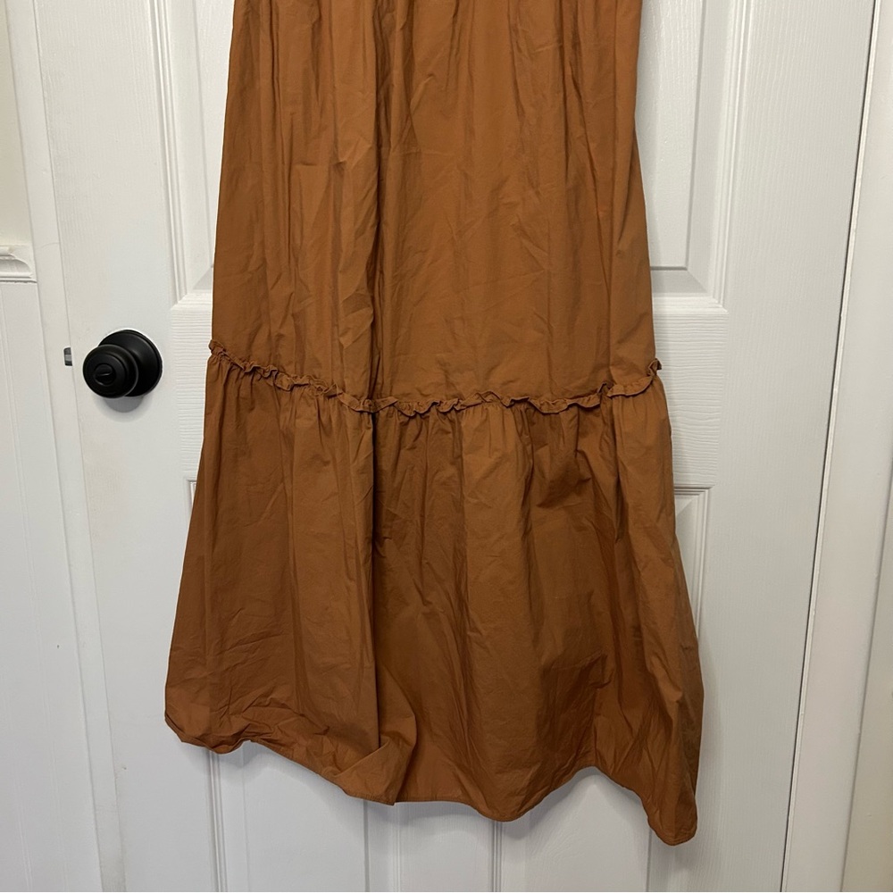 Moon River Exclusive Caramel Bubble Sleeve Smocked Midi Dress - Picture 7 of 13